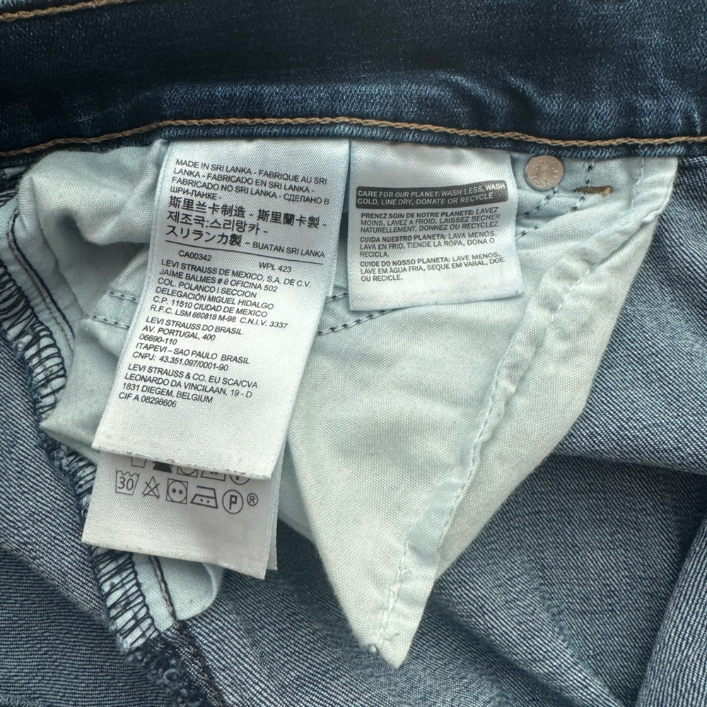 Levi’s Bermuda Jean Shorts Women’s size 30 - Picture 14 of 14